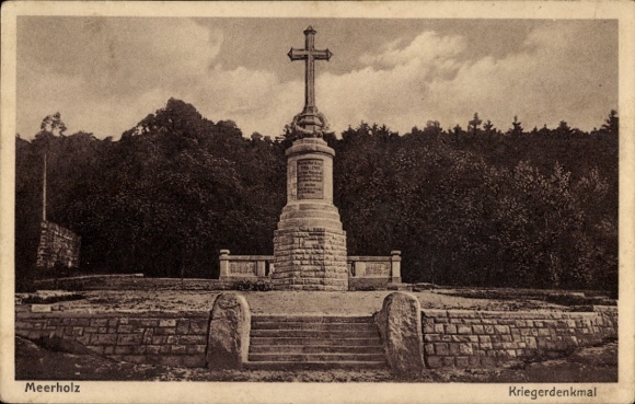 Postcard Meerholz Gelnhausen in Hesse, war memorial