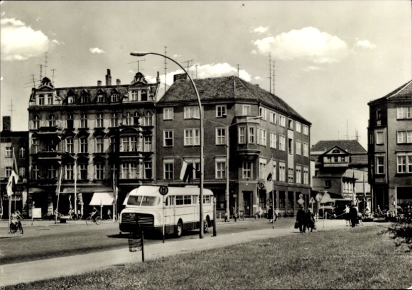 Postcard Forst in der Lausitz, picture of Berliner Straße, r bus, buildings, flags, bicycles