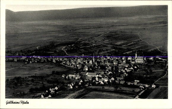 Ak Göllheim in der Pfalz, Luftaufnahme  Pfalz, Häuser, Kirche, Landschaft