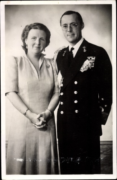 Postcard Queen Juliana of the Netherlands, Prince Bernhard, portrait