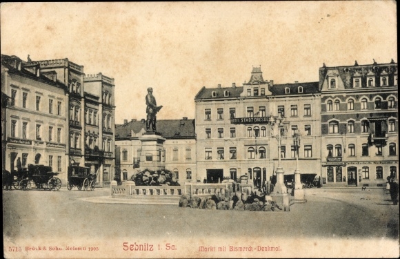 Ak Sebnitz Saksisch Zwitserland, markt met Bismarck-monument, Hotel Stadt Dresden