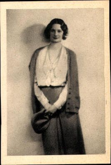 7 old mini PCs Queen Astrid of Belgium, various portraits