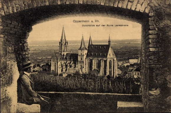 Ak Oppenheim am Oberrhein,  Ruine Landskrone, Blick auf die Landschaft, Person sitzt