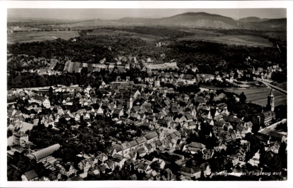 Ak Waiblingen in Württemberg, Luftaufnahme von  viele Häuser, grüne Landschaft