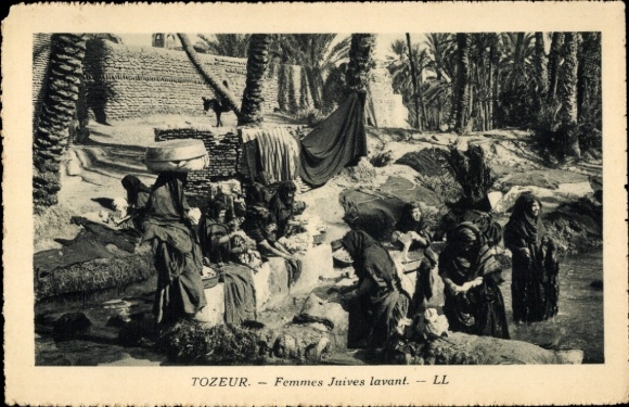 Judaika Postcard Tozeur Tunisia, Jewish women washing clothes