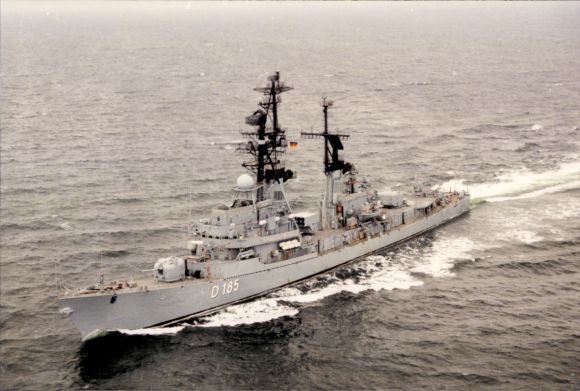 Photo Postcard ship of the German Navy, D 185, guided missile destroyer Lütjens