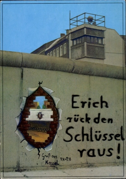 Postcard Berlin, Berlin Wall, Wall Graffity, Bernauer Straße, Erich give away the key