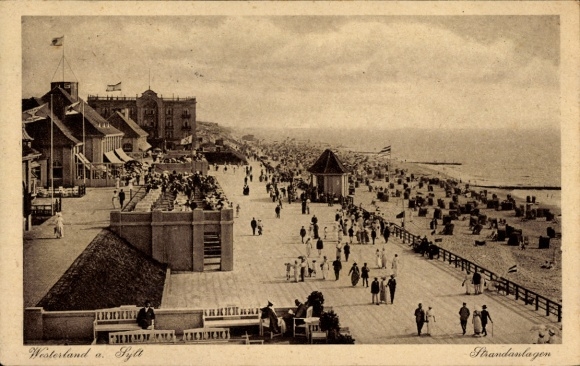 Ak Westerland auf Sylt, Strandpromenade, viele Menschen, Häuser, Strandkörbe