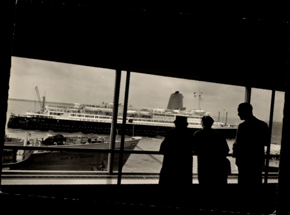 Ak Bremerhaven, Blick von der Columbuskaje II, USS Gen. W. H. Gordon, Dampfer Bremen
