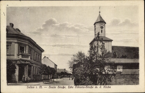 Postcard Velten in the district of Oberhavel, Breite Straße, corner Viktoria Straße with church