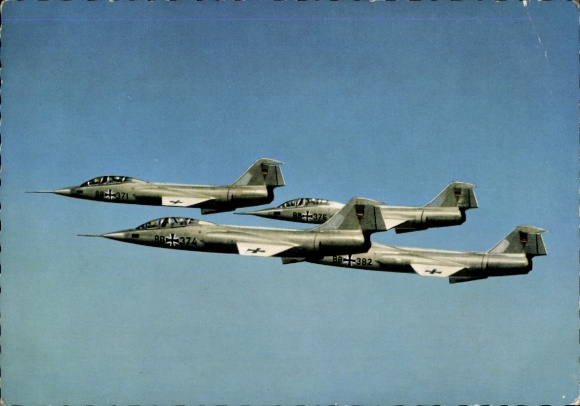 Postcard German Bundeswehr, Starfighter F 104 G in formation, 371, 374, 382, 376