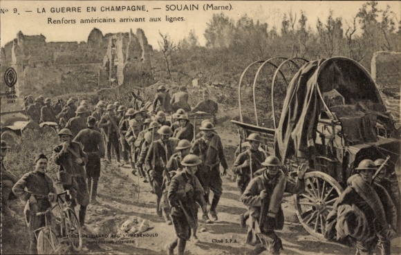 Ak Souain Marne, Amerikanische Truppen marschieren an die Front