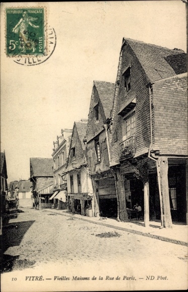 Ak Vitré Ille-et-Vilaine, alte Häuser an der Pariser Straße