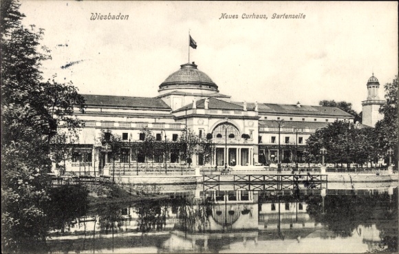 Ak Wiesbaden in Hessen,  Neues Curhaus, Gartenansicht, Wasserreflexion