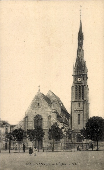 Postcard Vanves Hauts de Seine, church, high spire, architecture, people in front of the church