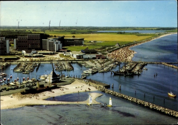 Ak Damp in Schleswig Holstein, Luftaufnahme, Yachthafen, Strandpromenade, Hotelanlage
