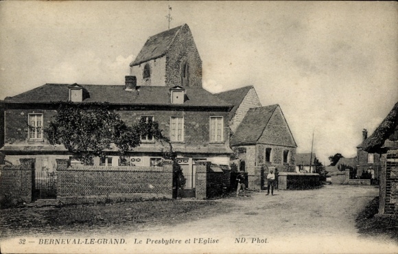 Postcard Berneval le Grand Petit Caux Seine Maritime, Presbytere, Church
