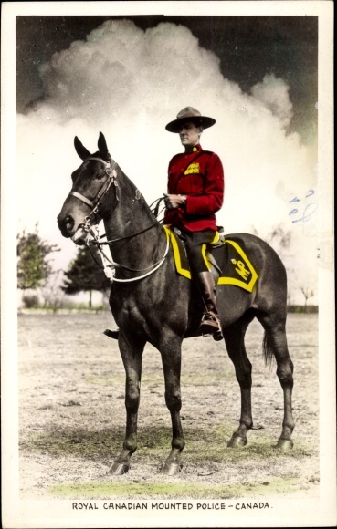 Postcard Royal Canadian Mounted Police, Mountie, Reiter, Pferd
