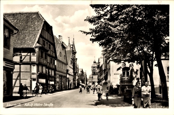 Postcard Lippstadt in the district of Soest North Rhine Westphalia, party in the Adolf Hitler Street, passers-by