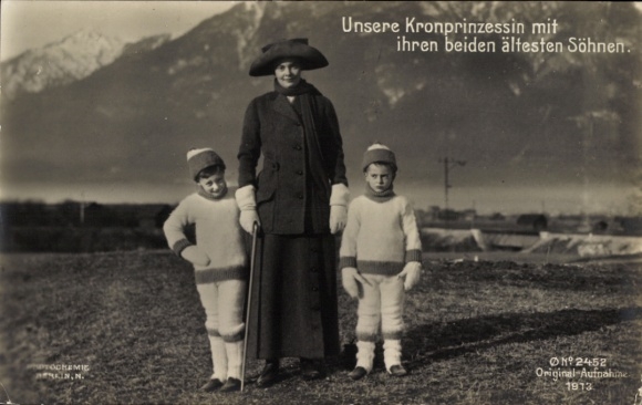 Ak Kronprinzessin Cecilie von Preußen, Beide älteste Söhne, PH Berlin 2452
