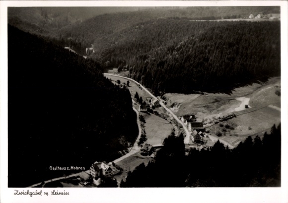 Ak Zwickgabel Schönmünz Baiersbronn Schwarzwald, Landschaft mit Gasthaus z. Mohren, Fluss, Berge