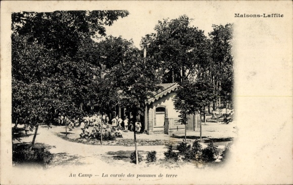 Postcard Maisons Laffitte Yvelines, Au Camp, La corvee des pommes de terre