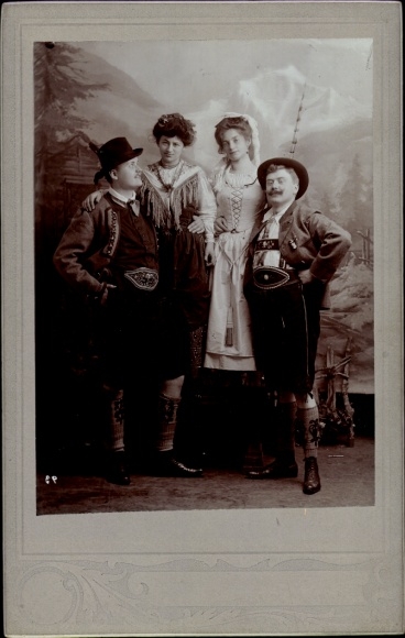 Kabinett Foto Frauen und Männer in Bayrischer Tracht, Lederhose, Fotograf Carl Müller, Berlin