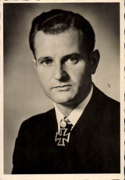 Ak Ritterkreuzträger Kapitänleutnant Heinrich Bleichrodt, Eichenlaub, Portrait, Kriegsmarine