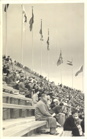 Foto Ak Olympische Spiele Berlin 1936 Olympiastadion, Zuschauer auf der Tribüne