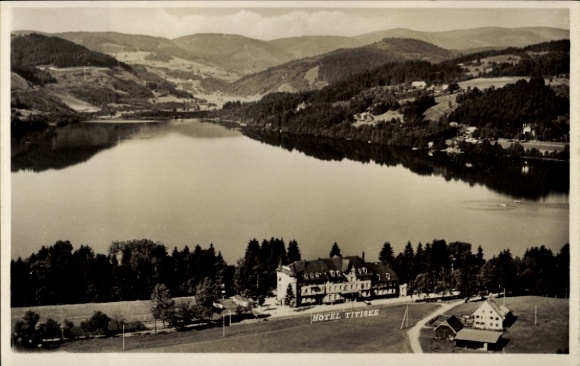Ak Titisee Neustadt im Breisgau Hochschwarzwald, Wolf's Hotel Titisee, Fliegeraufnahme