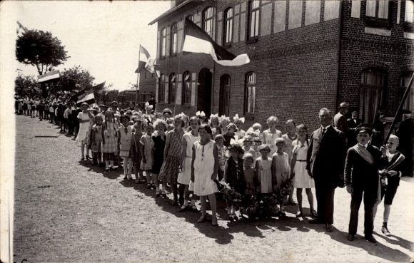 Foto Ak Einfeld Neumünster in Holstein, Ringreiten, NMS, Sportverein, Kinder