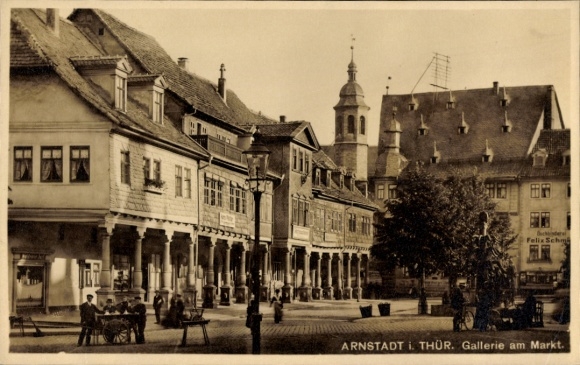 Ak Arnstadt in Thüringen, Stadtansicht, Gallerie am Markt,  Architektur, Menschen, Marktplatz