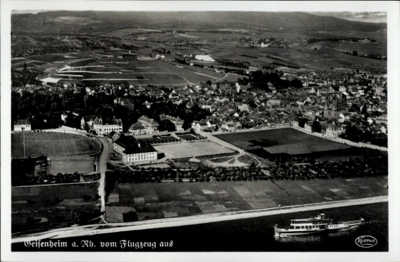 Postcard Geisenheim am Rhein Hesse, aerial view of Geisenheim, ship on the Rhine, hill in the background