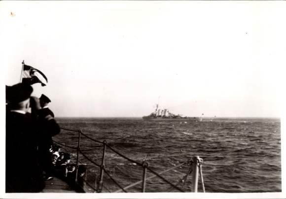 Photo German warship, light cruiser Karlsruhe in the port of Tacoma Washington USA