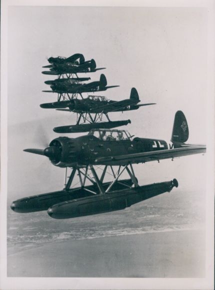 Photo German Air Force, sea reconnaissance aircraft in formation flight, Arado Ar 196 over the Mediterranean Sea,