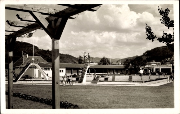 Ak Haslach im Kinzigtal, Städtisches Schwimmbad, Sprungturm, Wasserrutsche