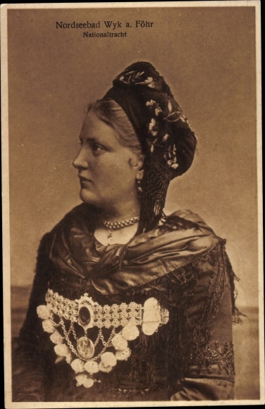 Postcard Nordseebad Wyk auf Föhr, Friesind in national costume, North Friesland