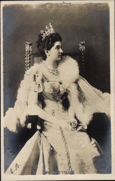 Postcard Elena of Montenegro, Queen of Italy, portrait, crown