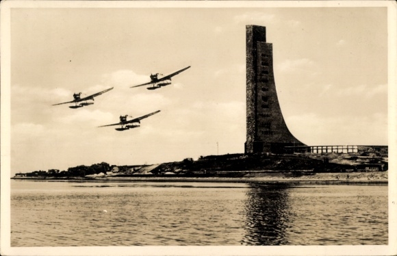 Ak Ostseebad Laboe, Marine-Ehrenmal, Wasserflugzeuge