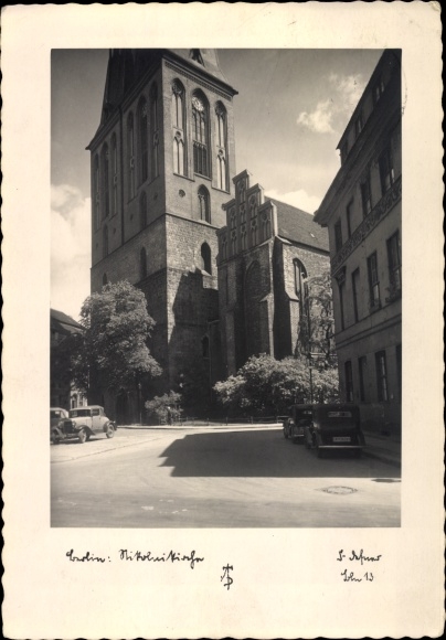Ak Berlin, Nikolaikirche, Straßenansicht, Autos