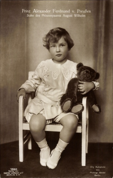 Książę Aleksander Ferdynand, syn Augusta Wilhelma, księcia Prus, portret z misiem