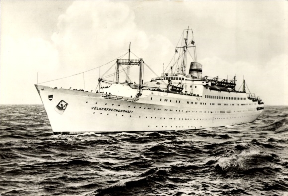 Postcard holiday ship MS Völkerfreundschaft, passenger ship