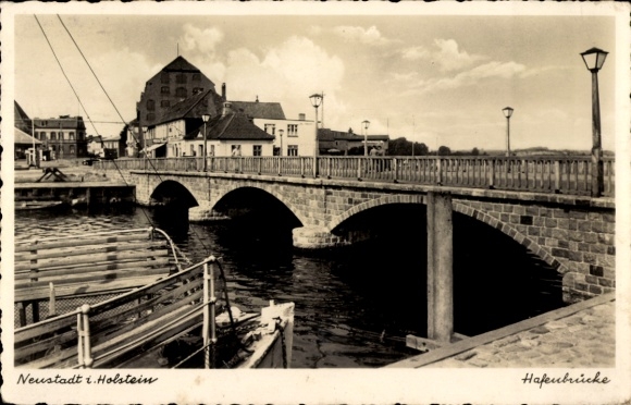 Postcard Neustadt in Holstein, view of the harbor bridge, keel of a ship