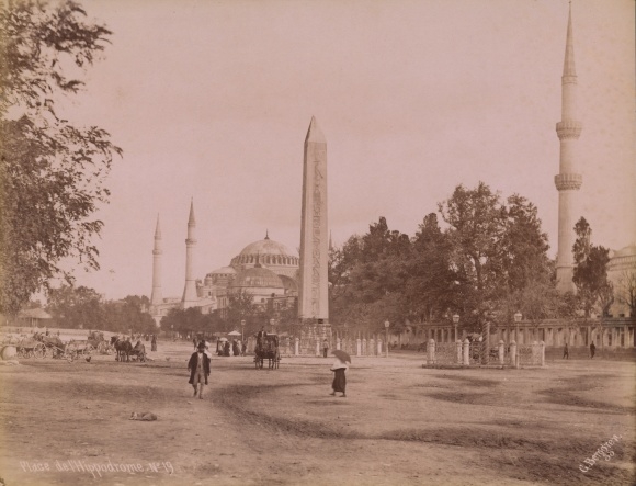 Photo Constantinople Istanbul Turkey, Place de l&#39;Hippodrome, Obelisk, Mosque, Minaret