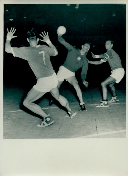 Photo Berlin Prenzlauer Berg, handball, GDR versus CSR, Werner Seelenbinder Halle, January 9, 1954