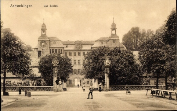 Postcard Schwetzingen in Baden, castle garden, castle