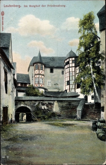 Ak Bad Leutenberg Thüringen, Im Burghof der Friedensburg