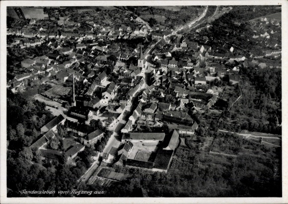 Ak Sandersleben in Anhalt, luchtfoto, stadsgezicht, architectuur, diverse gebouwen