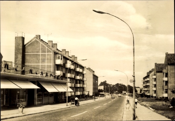 Ak Anklam in Mecklenburg-Vorpommern, straat met gebouwen, lantaarns, voetgangers