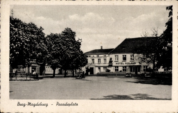 Postcard Burg near Magdeburg, Paradeplatz, Hotel Roland